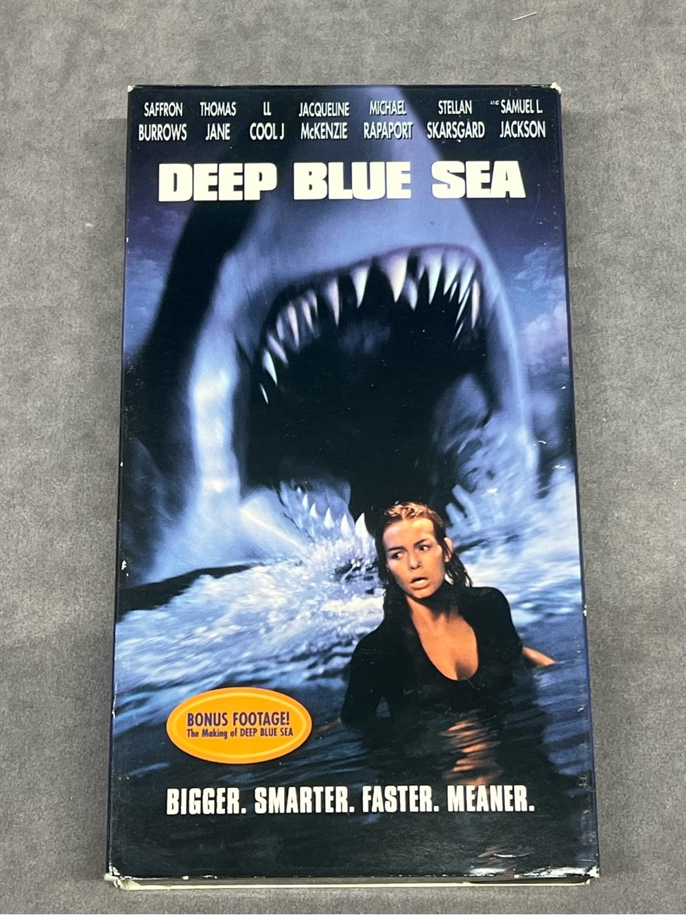 Deep Blue Sea VHS Movie - Black & Blue Cover